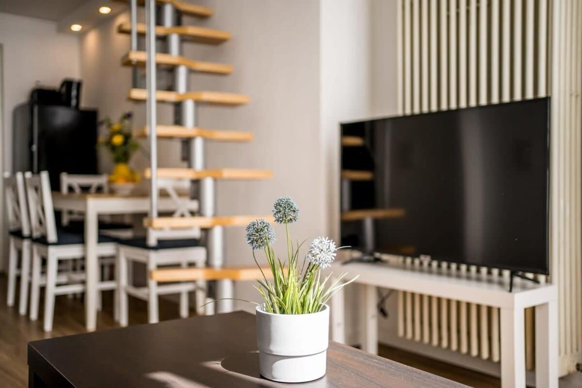 Industrial Loft In Berlin Mitte Apartment Exterior foto